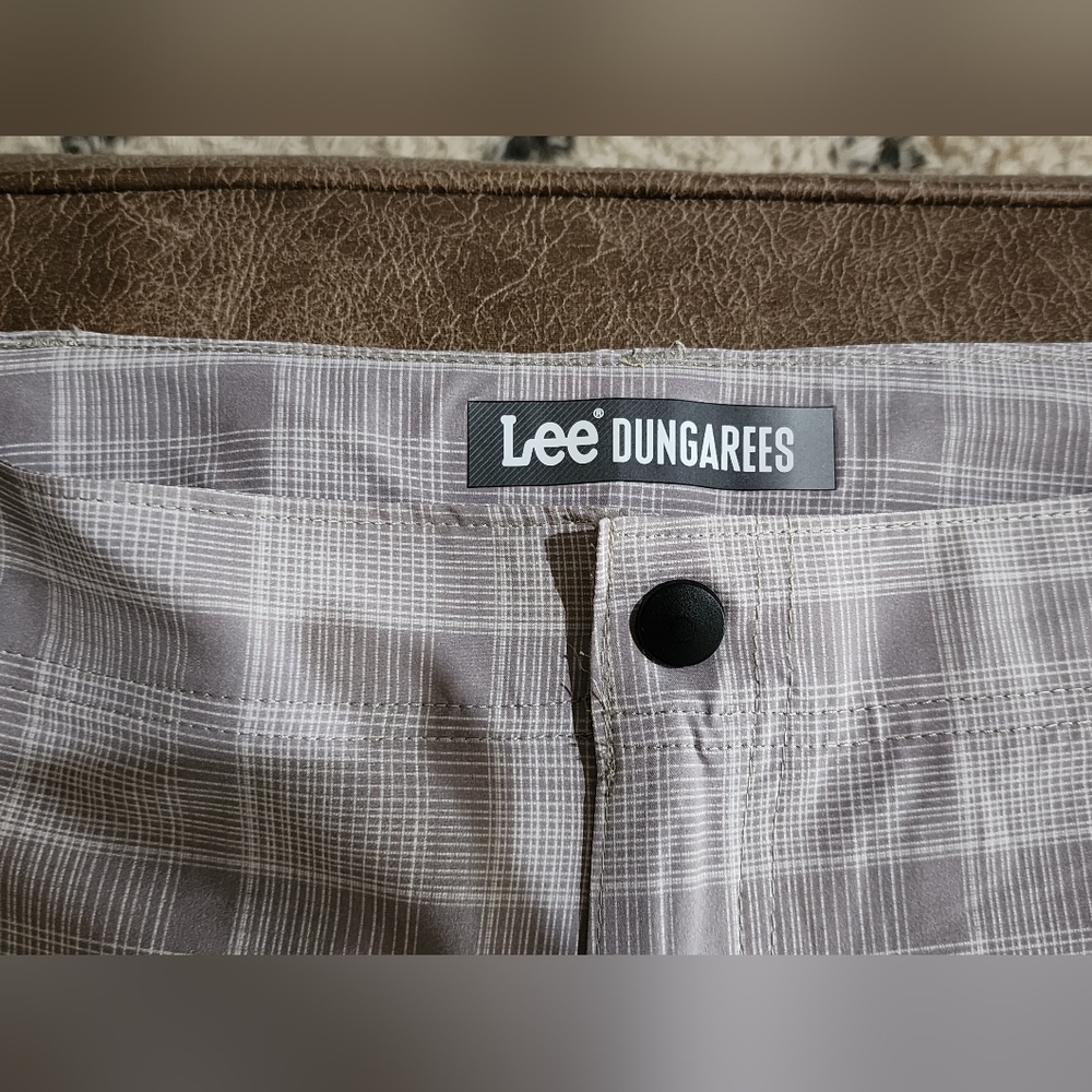 Lee's Dungarees shorts size 42 NWOT - Picture 3 of 5